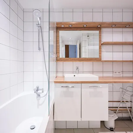 Apartment 2 Pieces Aux Pieds, Balcon Sud, *